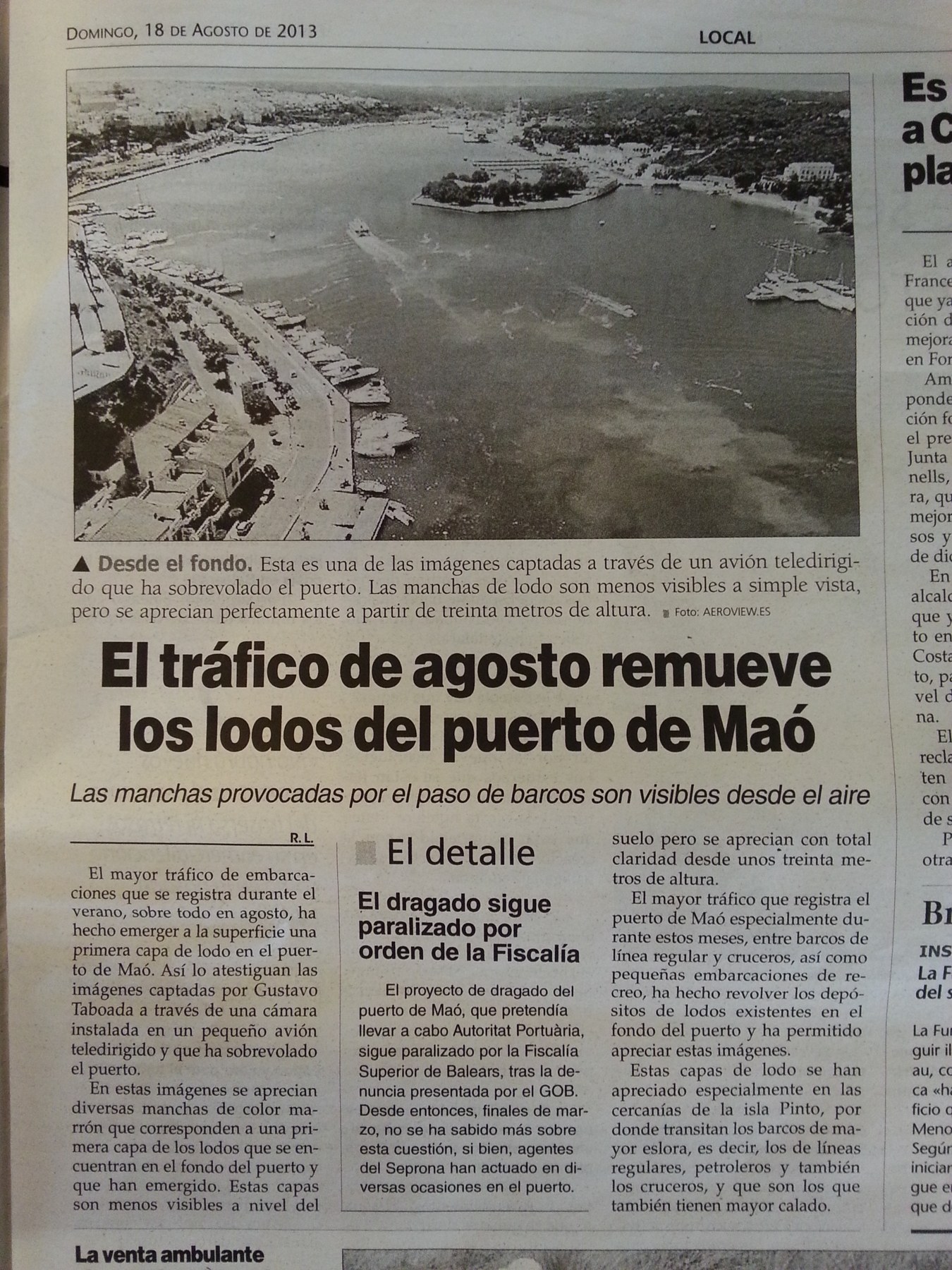 El tráfico de agosto remueve los lodos del puerto de Maó · Última Hora Menorca, 18 de agosto de 2013. Fotografía aérea: Gustavo Taboada / Aeroview.es.